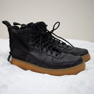 Nike Air Force 1 Utility in Black gum